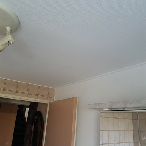 Salle de bain restaurée et réhabilitée suite à un dégât des eaux.